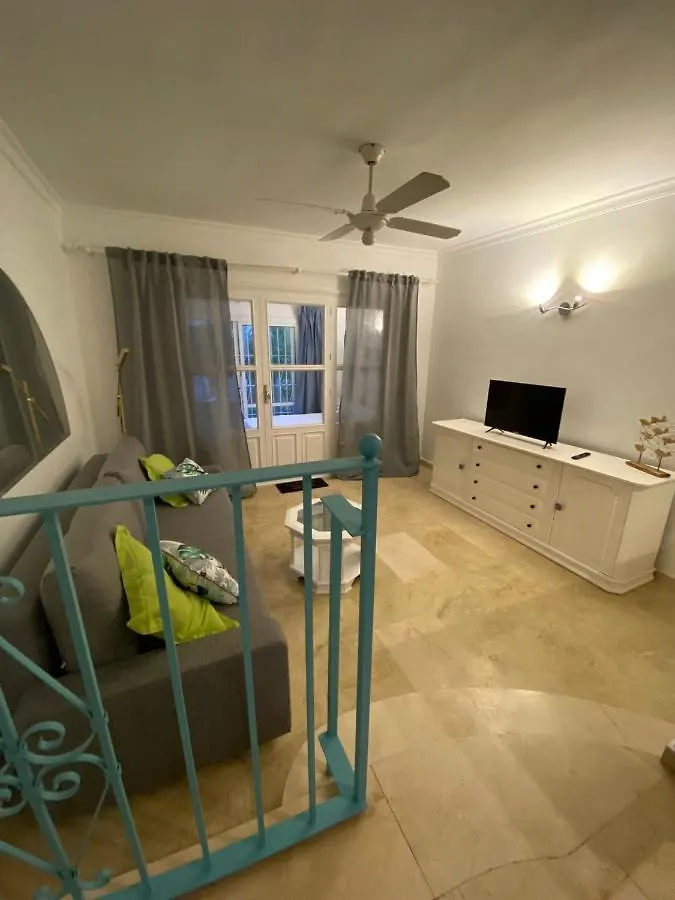 El Paraiso Golf Y Playa 埃斯特波纳 公寓
