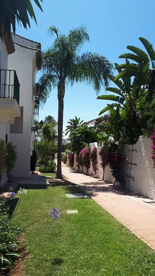 El Paraiso Golf Y Playa 埃斯特波纳 西班牙