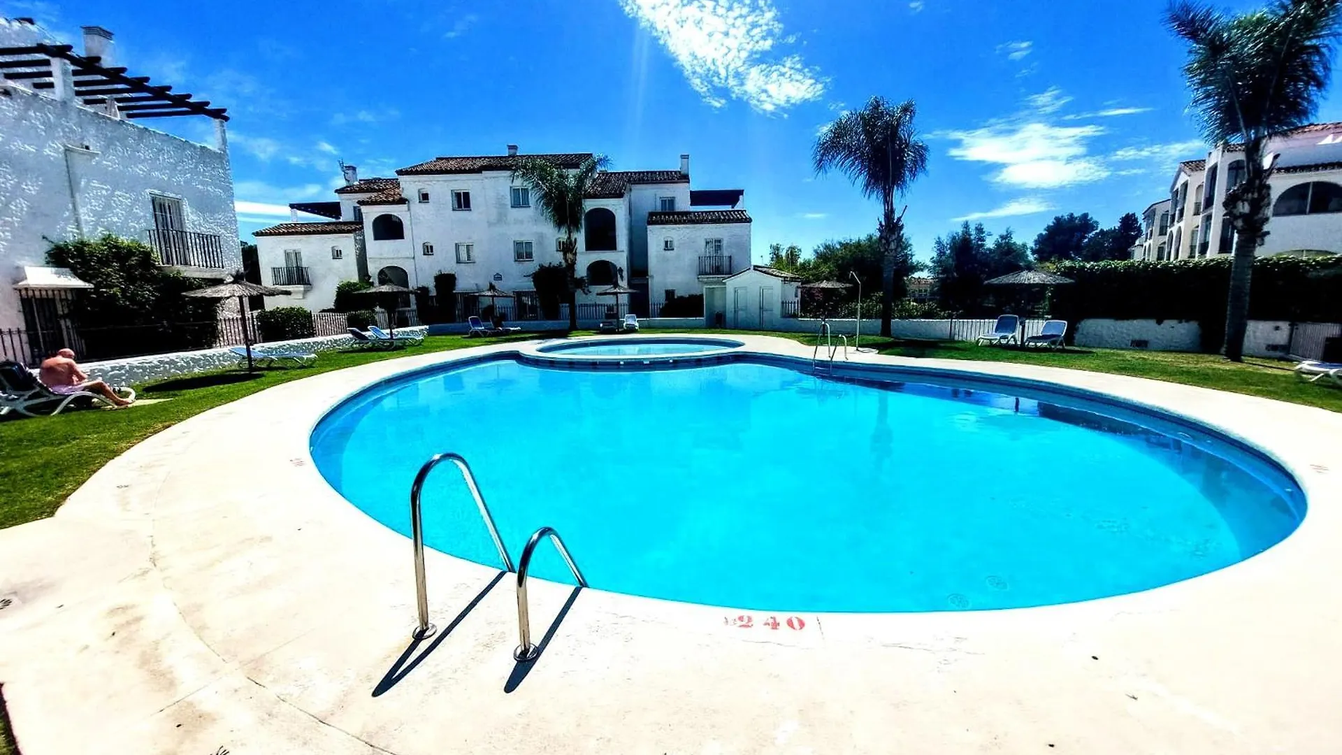 El Paraiso Golf Y Playa 埃斯特波纳 0*,